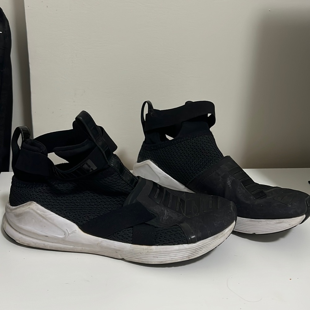 Black Puma sneakers Women’s 8.5